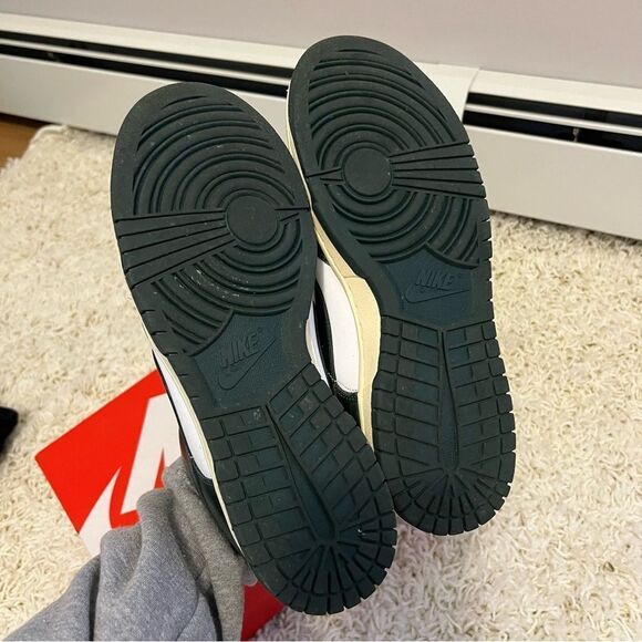 Nike Dunk Low Vintage Green - Picture 6 of 10